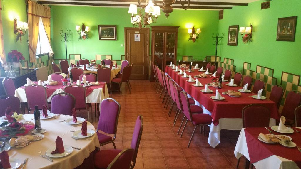 Hidalgo Hotel Alcaudete Buitenkant foto